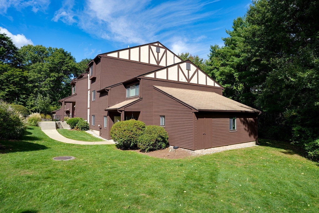 64 Highwood Dr #64 in Franklin