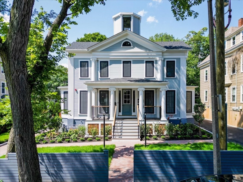 305 Chestnut Ave #4 in Jamaica Plain