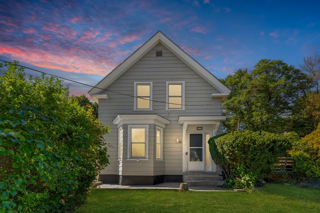 84 Hampson St in Dracut