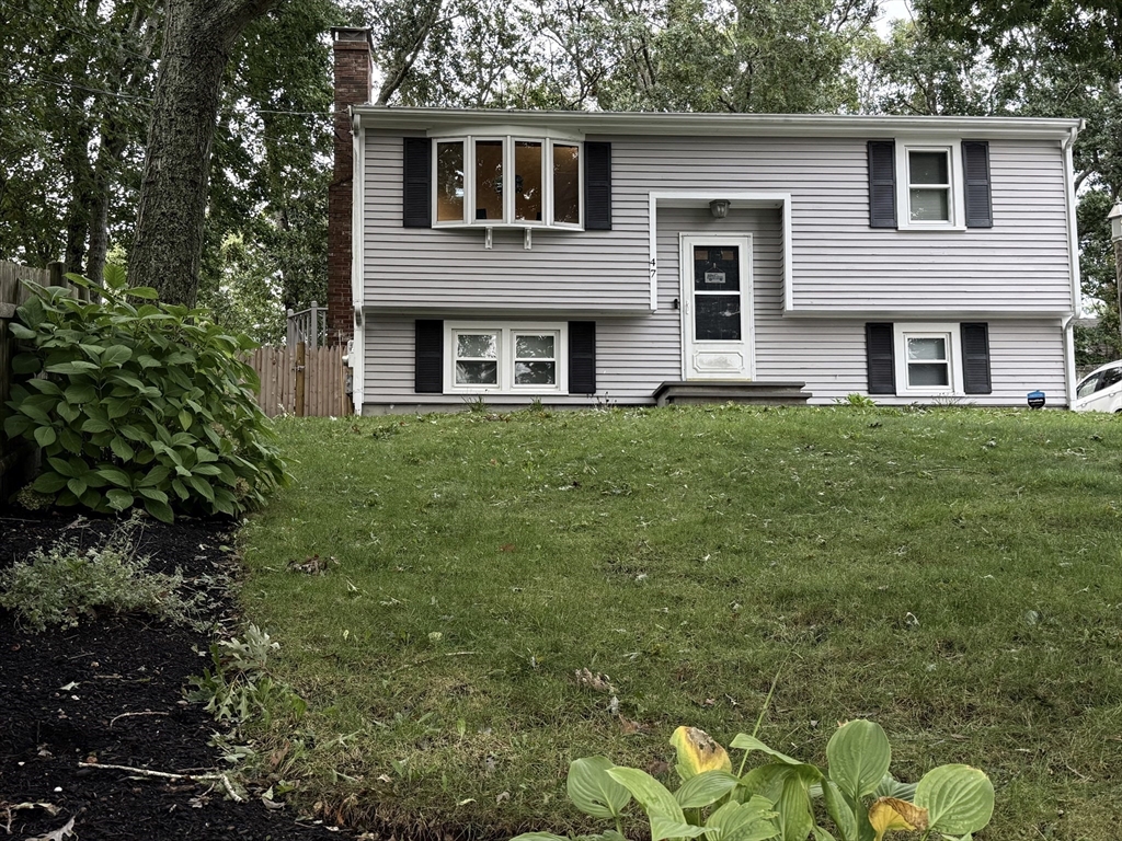 47 Ellisville Dr in Plymouth