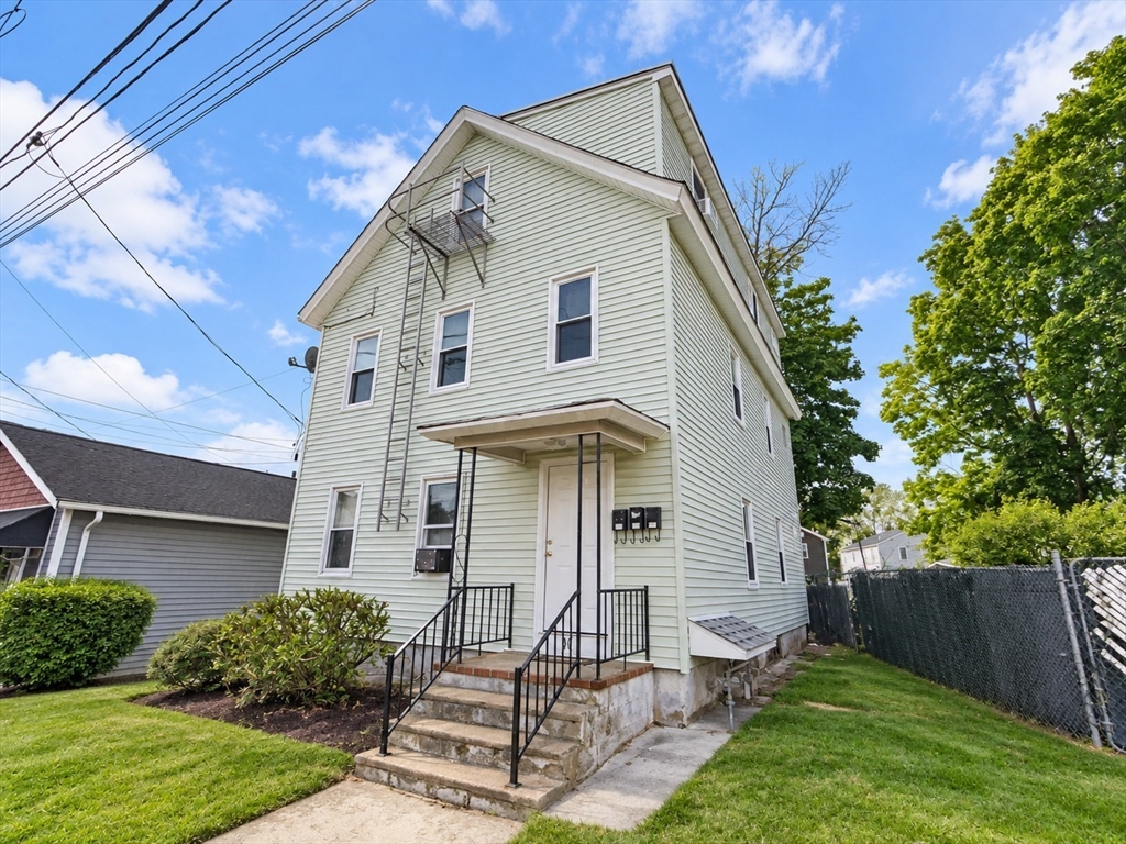 99 Winthrop St in Taunton