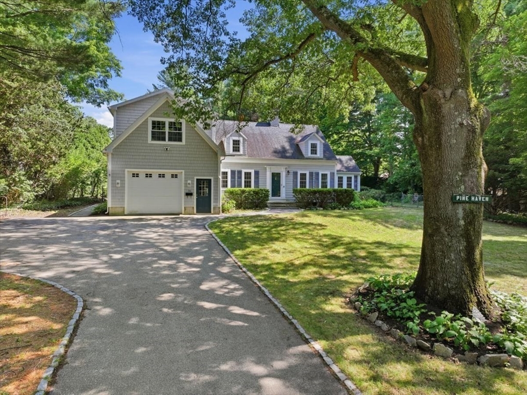 94 High St in Hingham