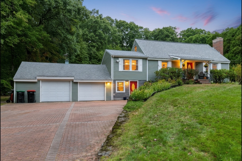 194 W Sutton Rd in Sutton