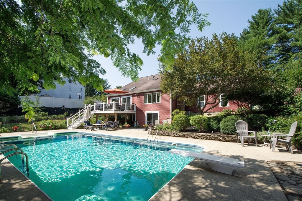 263 Edgewater Drive in Pembroke