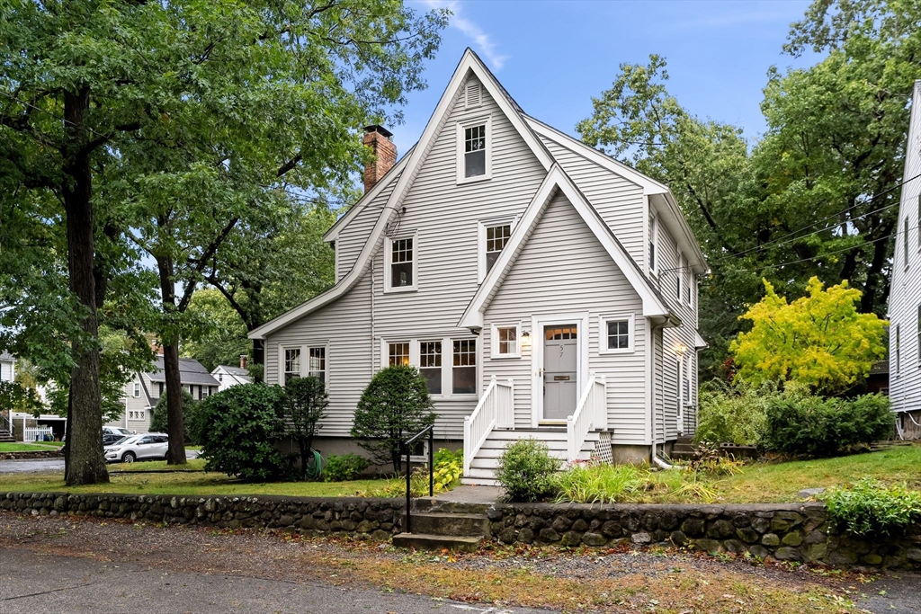 57 Grandview Rd in Arlington