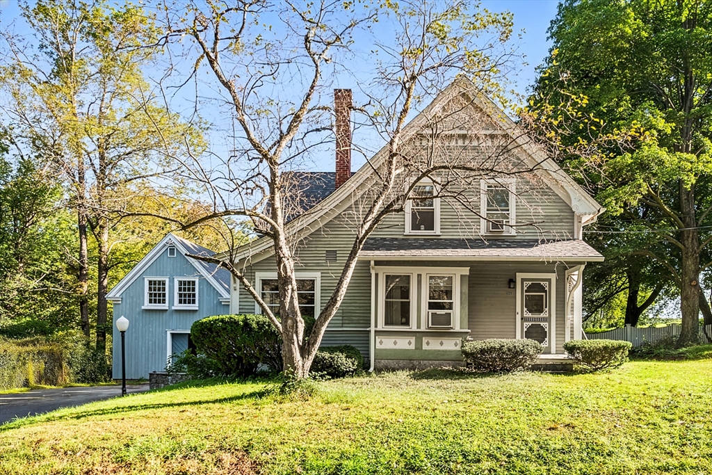 161 Pleasant St in Lunenburg