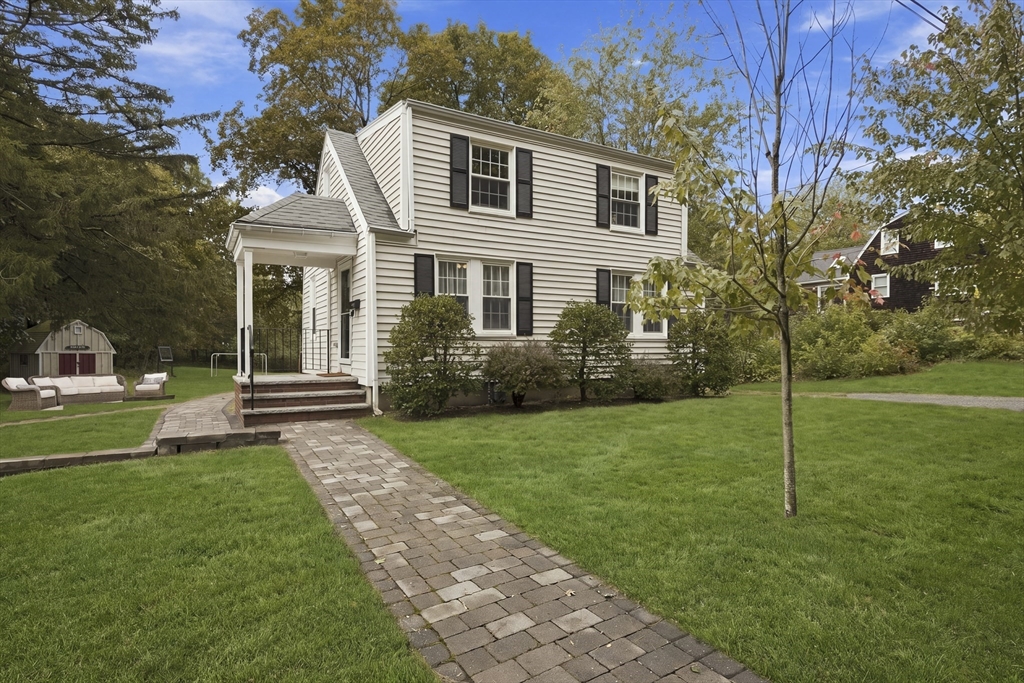 16 Clifford Ct in Hingham