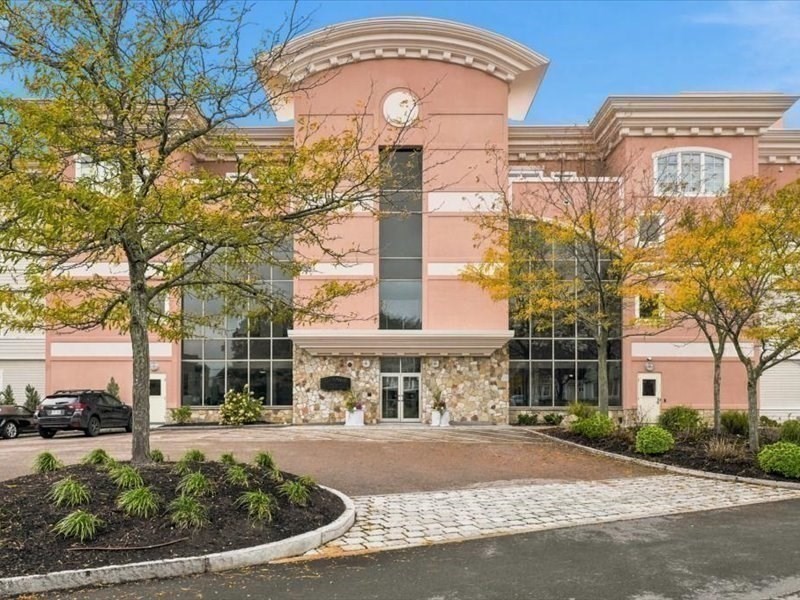 1 Longbeach Ave #101 in Hull