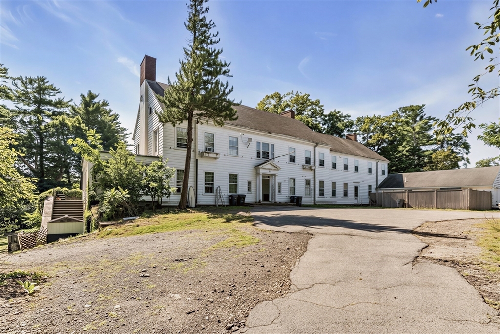 43 Whitehall Cir in Beverly
