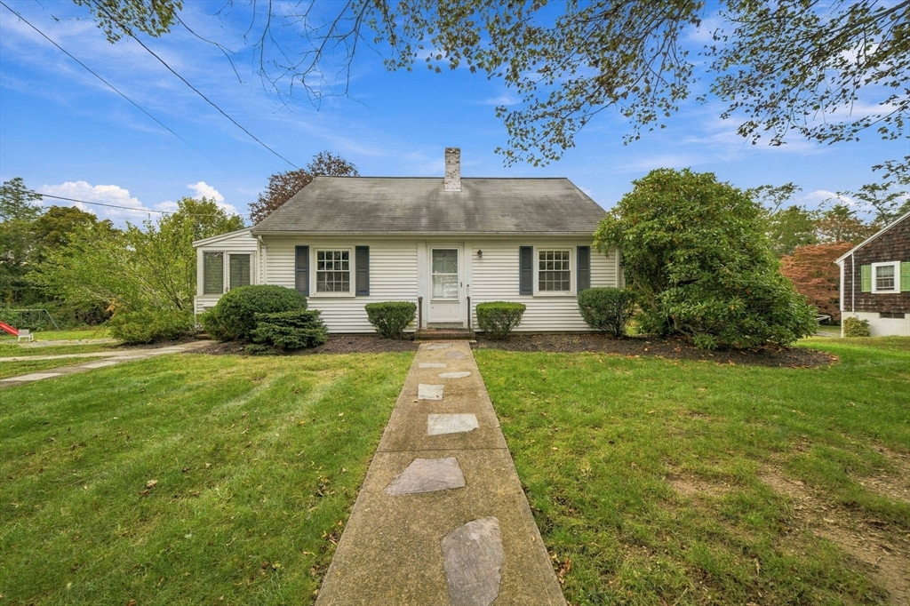 12 Riverside Dr in Kingston