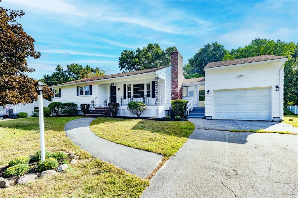 29 Stoney Brook Rd in Methuen