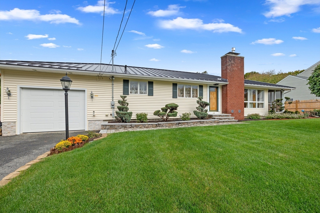 39 Adams Ave in North Andover
