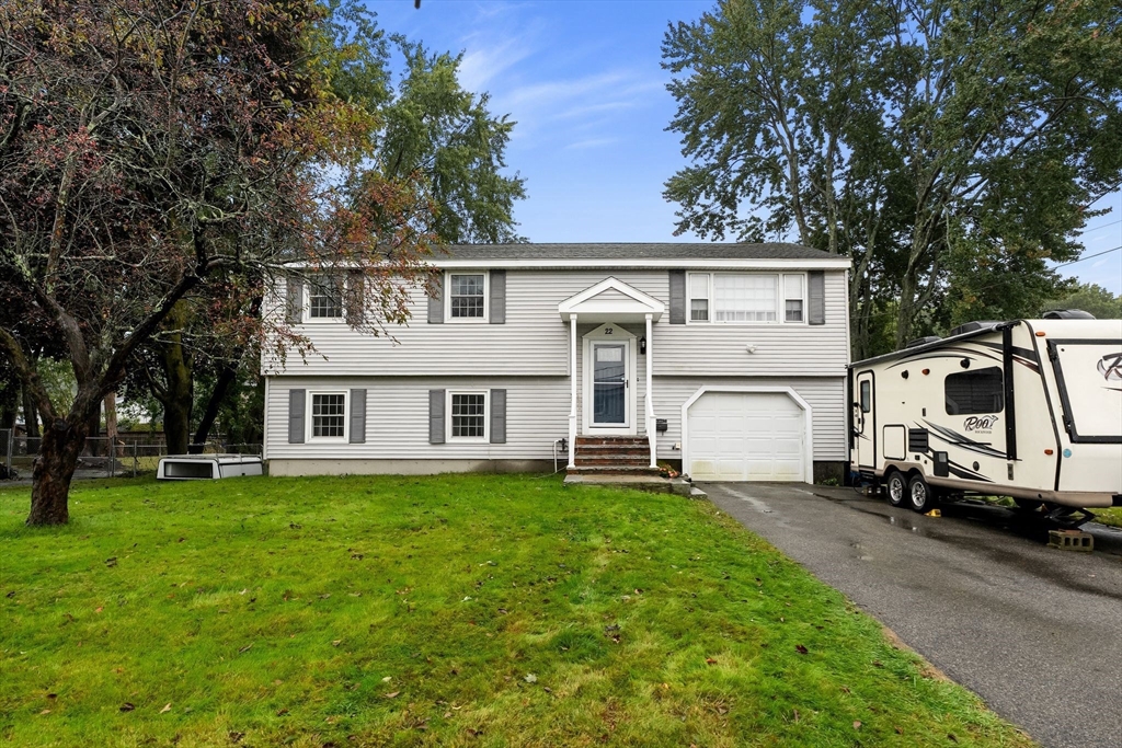 22 Crestshire drive in Lawrence