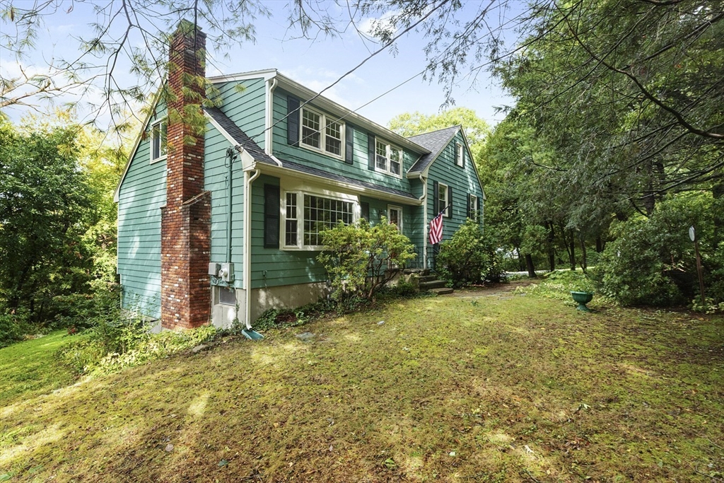 77 Warren Rd in Ashland