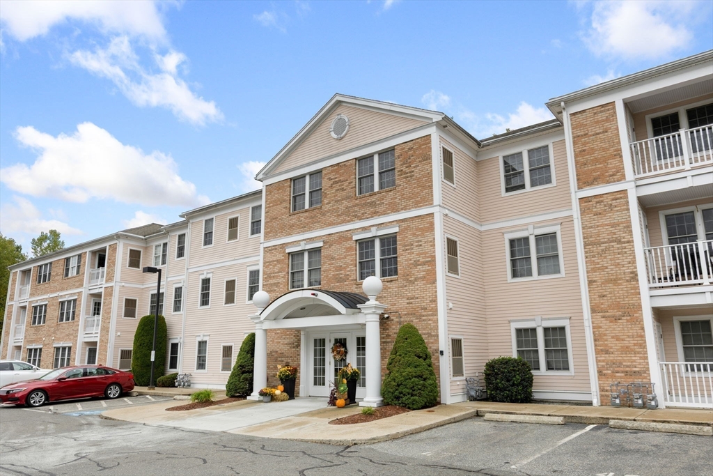 1 Millbrook Lane #314 in Wakefield