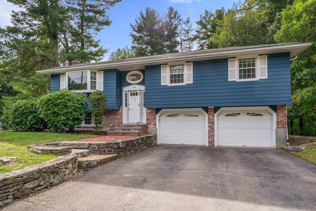 10 Millbrook Dr in Plainville