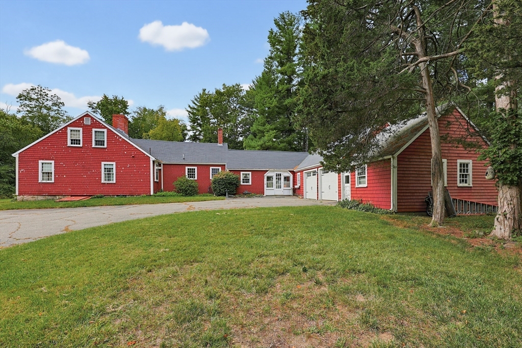 681 Washington St in Pembroke