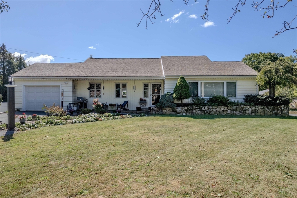 281 Village Street in Medway