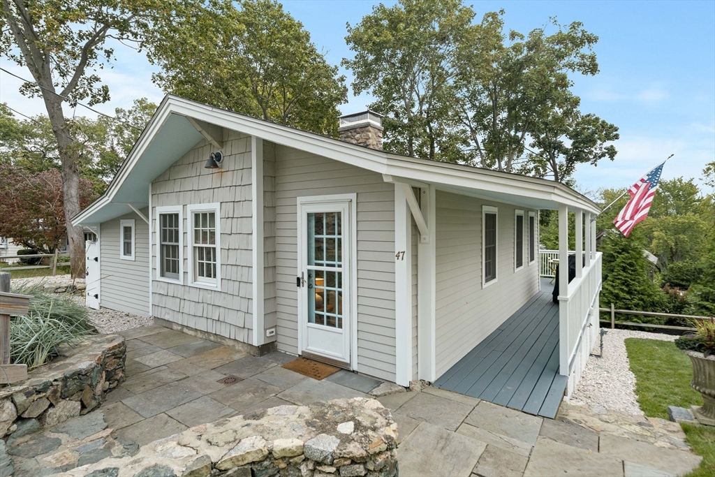 47 Elm Ct in Cohasset