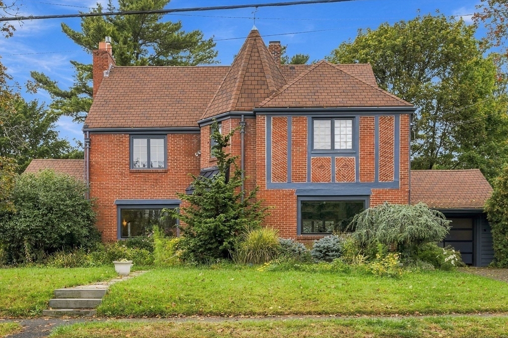 47 Stanley Rd in Swampscott
