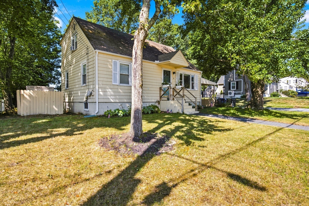26 Sunset Rd in Dracut