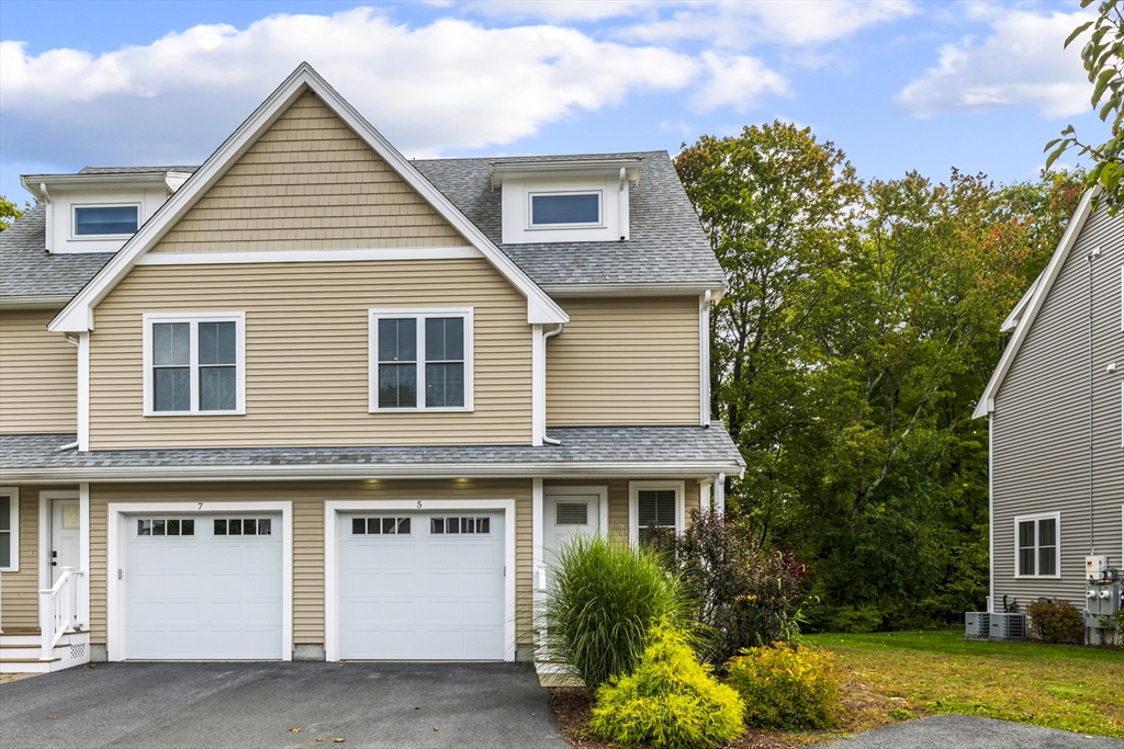 5 Orchard View Cir #5 in Framingham
