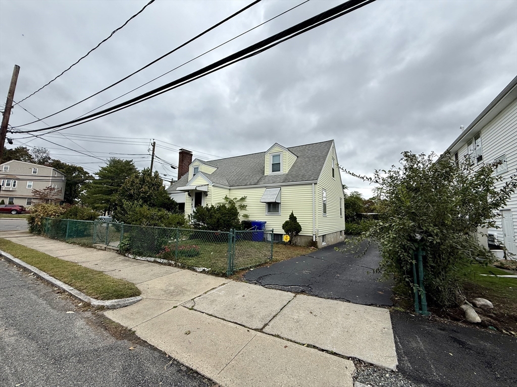 19 Brookdale Rd in Arlington