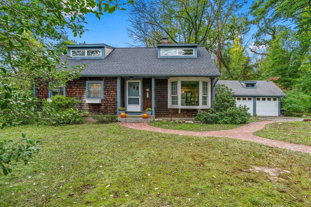 428 Highland St in Marshfield