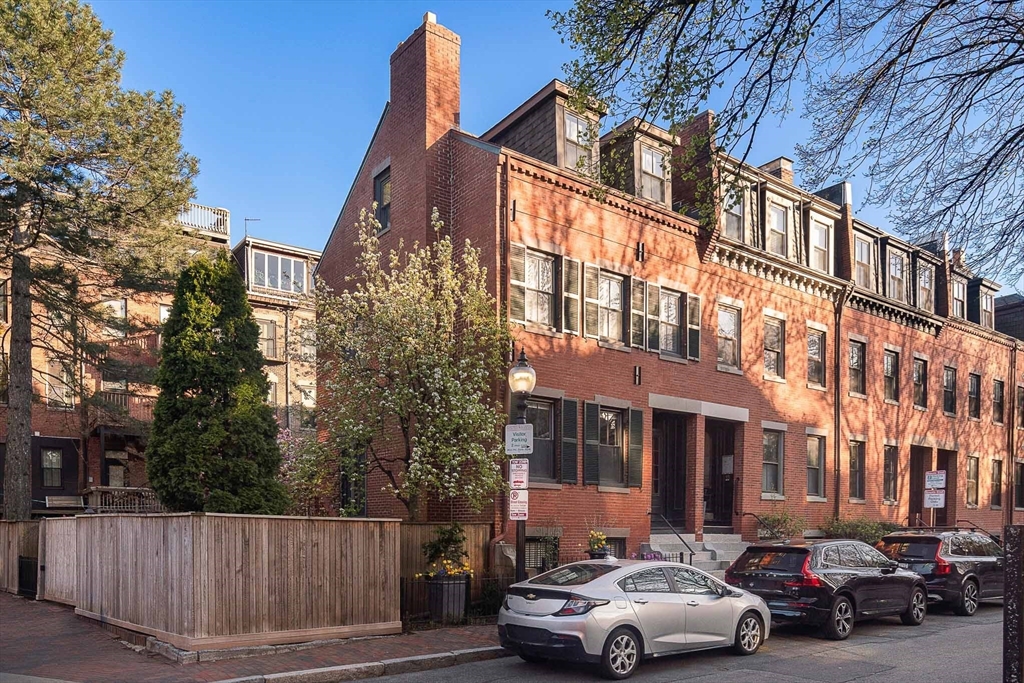 8-9 Ringgold St in Boston