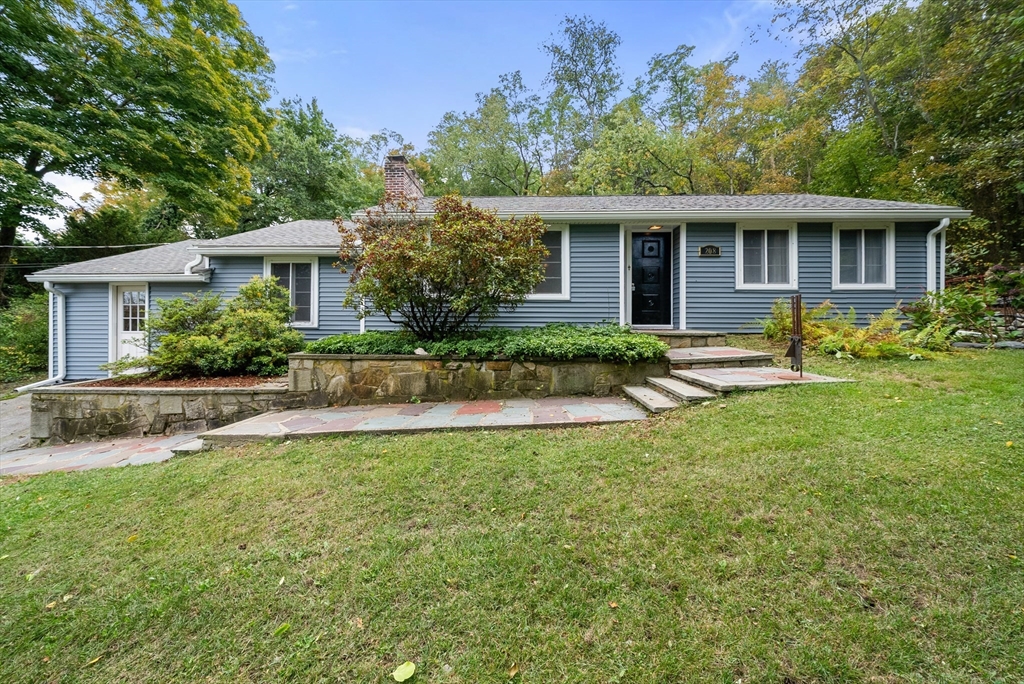 208 Mount Vernon Rd E in East Weymouth