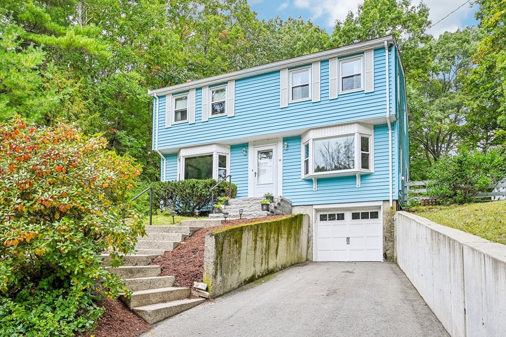 18 Eleanor Rd in Walpole
