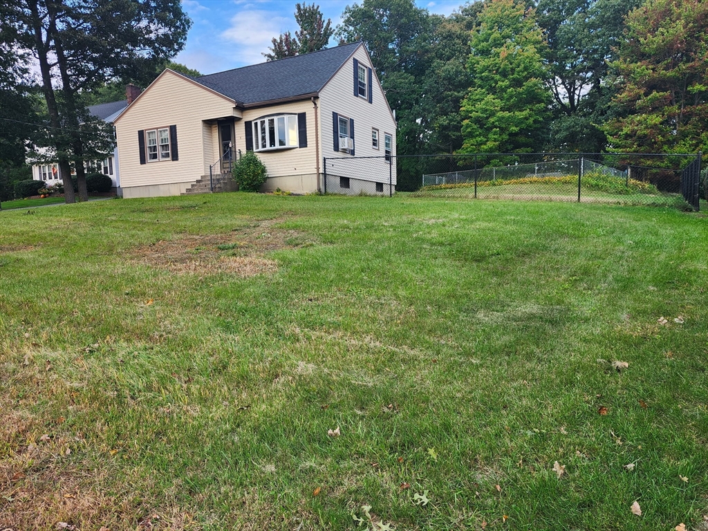 4 Westview Ave in Millbury