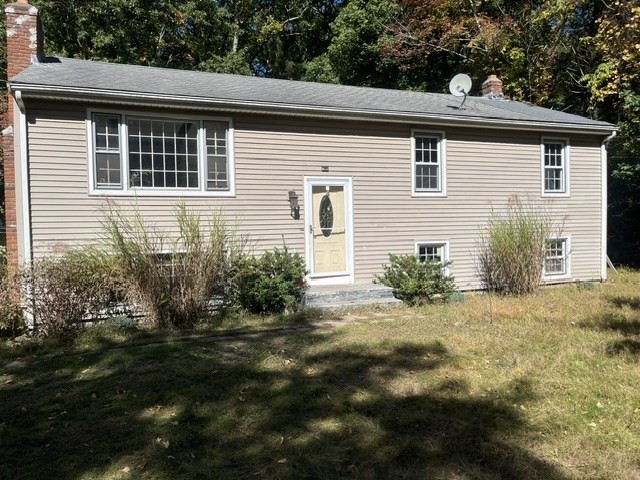640 Oakhill Ave in Attleboro