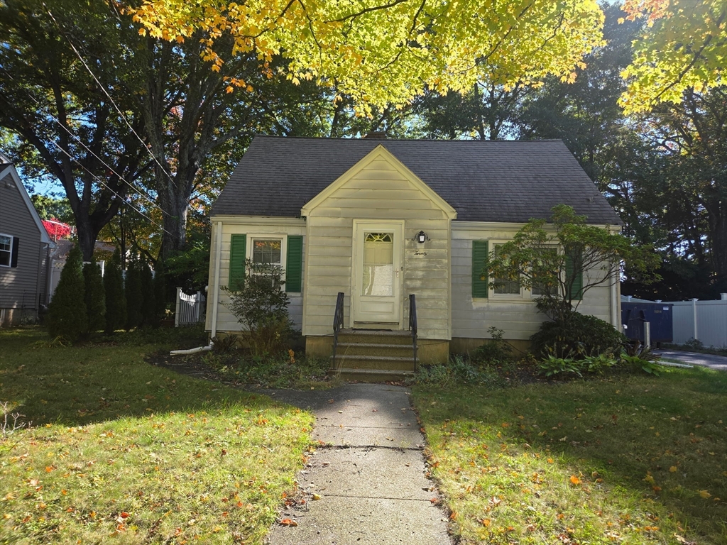 20 Ridgewood Rd in Worcester