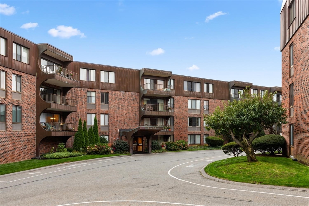 1008 Paradise Road #2J in Swampscott
