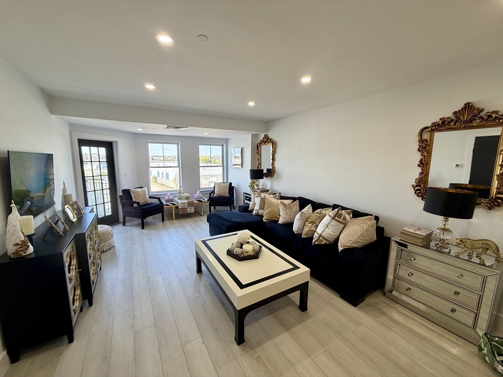10 Seaport Dr #2617 in Quincy