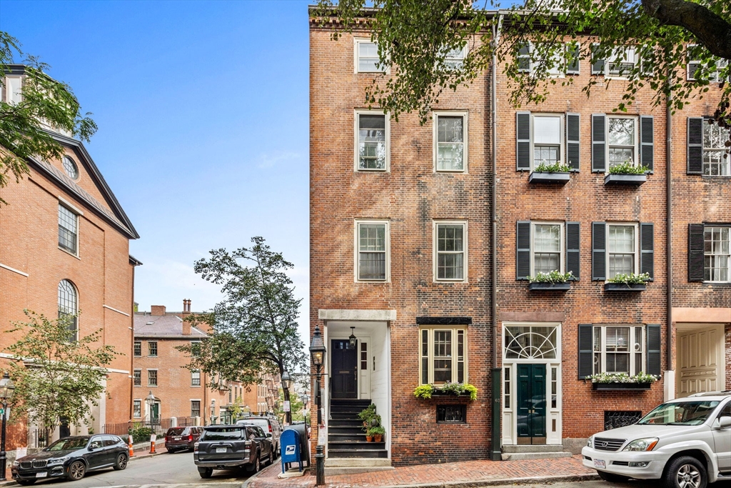 65 Pinckney St #2 in Boston