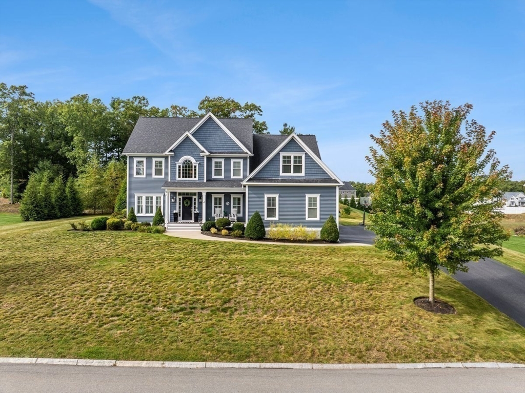 4 Oxbow Dr in Plainville