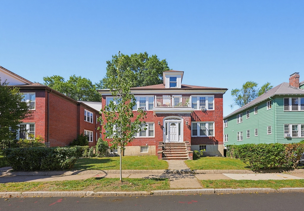 91 Verndale St in Brookline