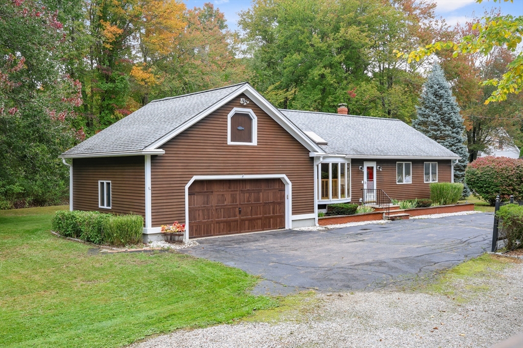 3 Amidon Ave in Amesbury