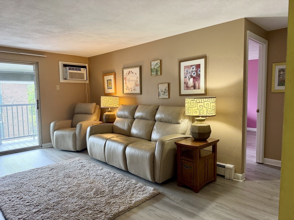 10 Woodcrest Ct #5 in South Weymouth