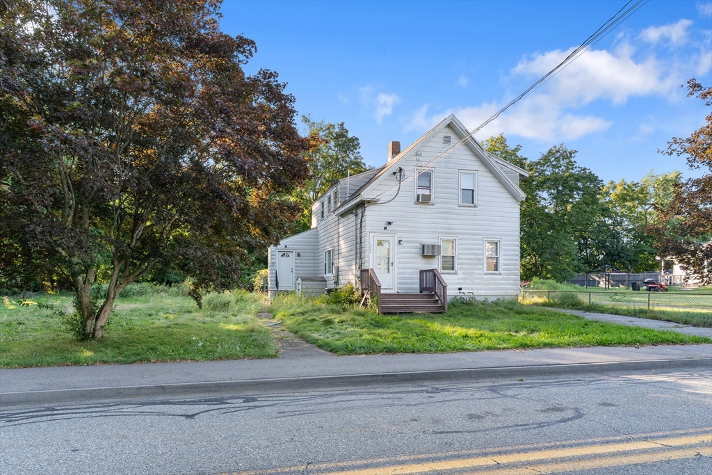 2048 Somerset Ave in Dighton