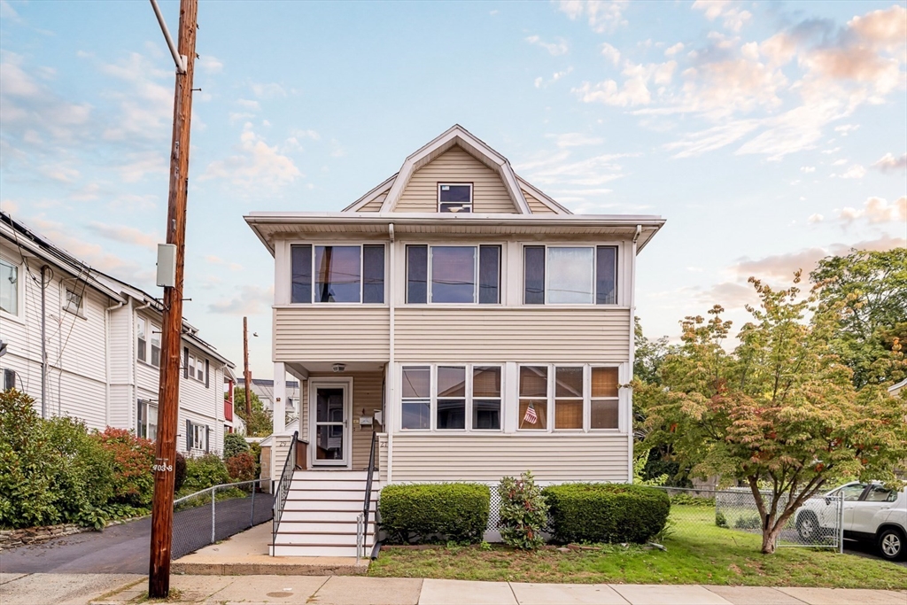 27 Belmont Park in Everett