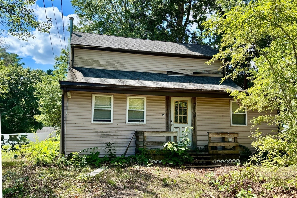 14 Doris Rd in Halifax