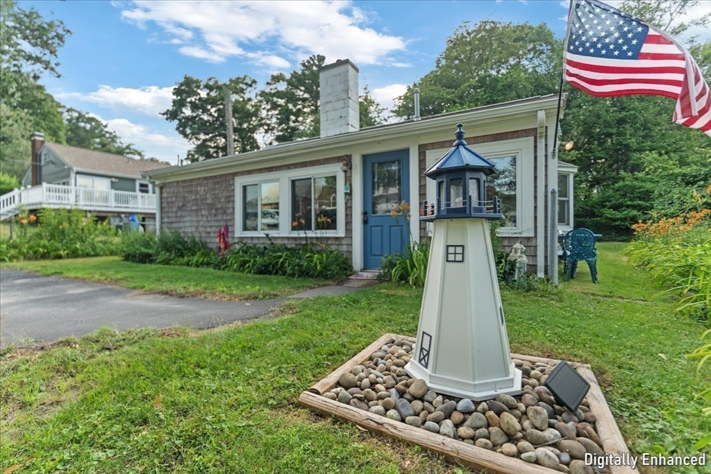 15 Charles St in Lakeville