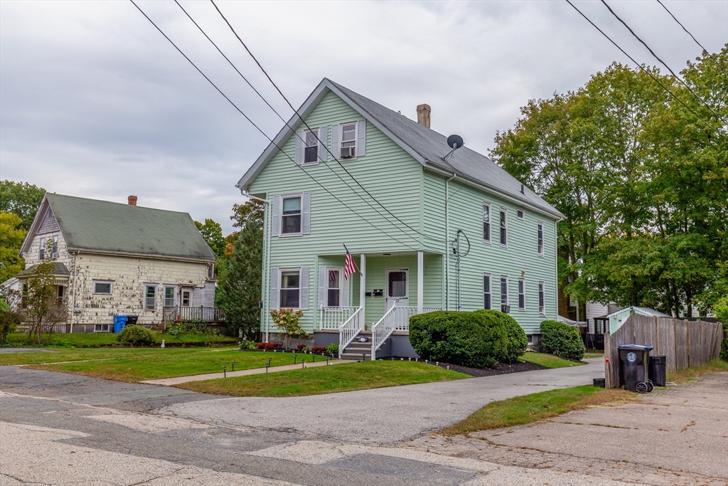 32 Carleton St in Whitman