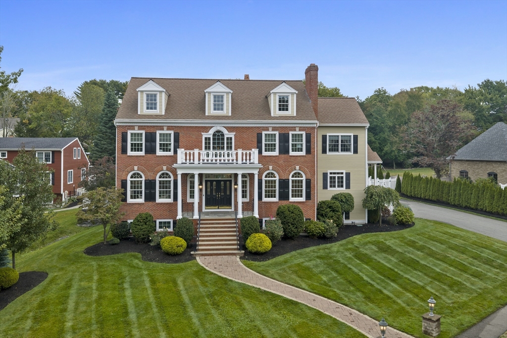 2 Hampton Court in Lynnfield