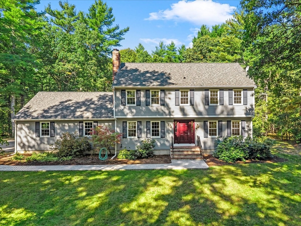 6 Holloway Brook Rd in Lakeville