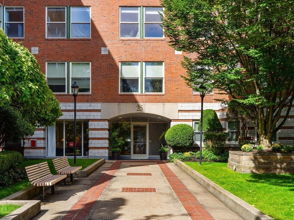 25 Marion St #27 in Brookline