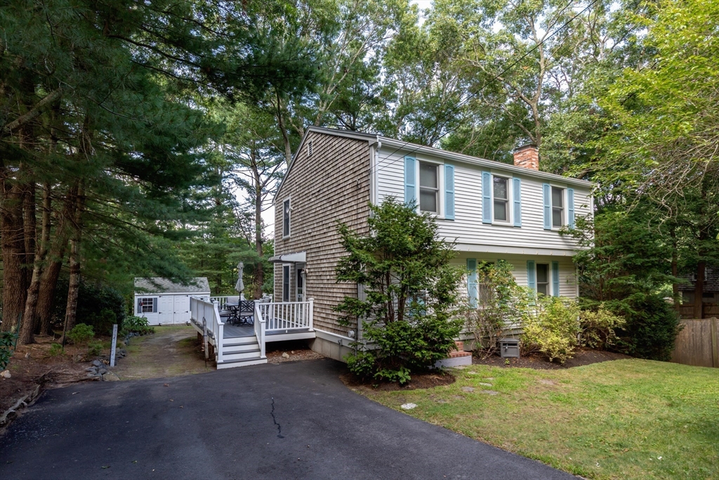 11 Lantern Ln in Plymouth